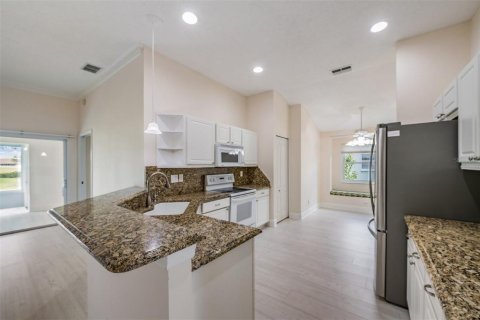 Condo in Sun City Center, Florida, 2 bedrooms № 2219121 - photo 28