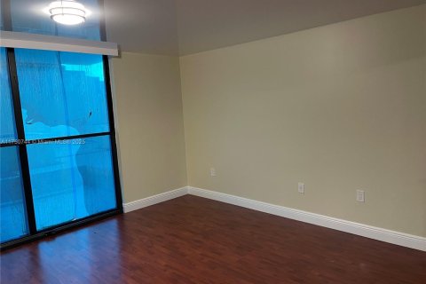 Condo in Sunny Isles Beach, Florida, 2 bedrooms № 1959955 - photo 9