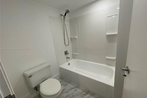 Condo in Sunny Isles Beach, Florida, 2 bedrooms № 1959955 - photo 13