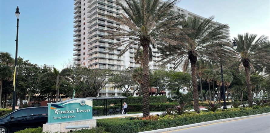 Condo in Sunny Isles Beach, Florida, 2 bedrooms № 1959955