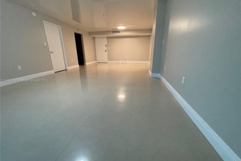 Condo in Sunny Isles Beach, Florida, 2 bedrooms № 1959955 - photo 6