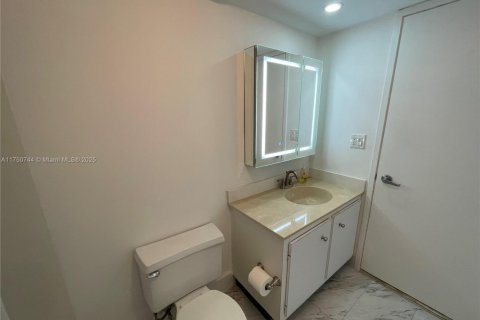 Condo in Sunny Isles Beach, Florida, 2 bedrooms № 1959955 - photo 16
