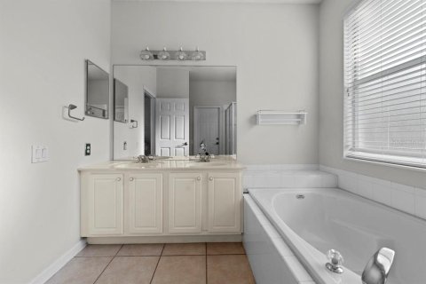 House in Kissimmee, Florida 3 bedrooms, 153.29 sq.m. № 2095345 - photo 24