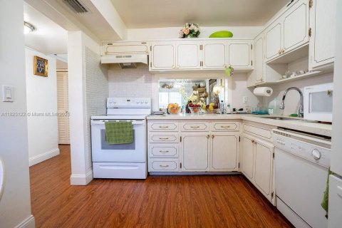 Купить кондоминиум в Халландейл-Бич, Флорида 2 спальни, 86.86м2, № 1791097 - фото 19