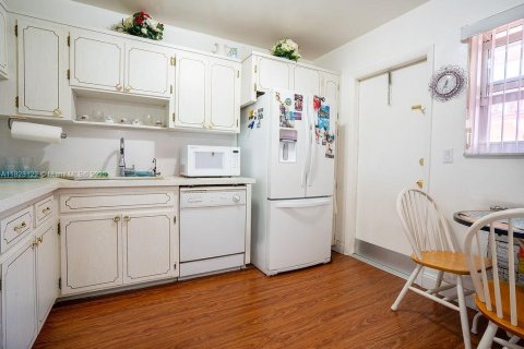 Купить кондоминиум в Халландейл-Бич, Флорида 2 спальни, 86.86м2, № 1791097 - фото 18