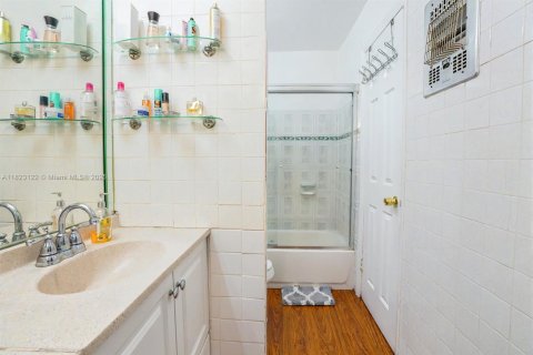 Купить кондоминиум в Халландейл-Бич, Флорида 2 спальни, 86.86м2, № 1791097 - фото 16