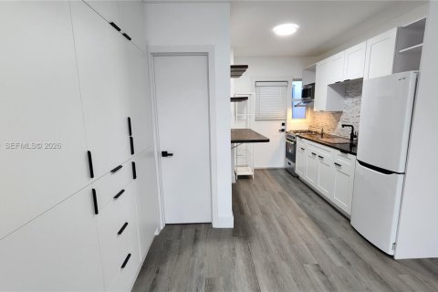 Copropriété à louer à Miami Beach, Floride: 43.48 m2 № 2278850 - photo 14
