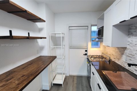 Studio à Condo à Miami Beach, Floride  № 2278850