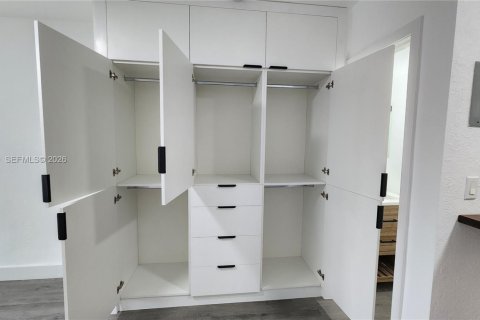 Copropriété à louer à Miami Beach, Floride: 43.48 m2 № 2278850 - photo 16