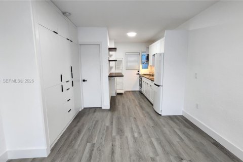 Copropriété à louer à Miami Beach, Floride: 43.48 m2 № 2278850 - photo 12