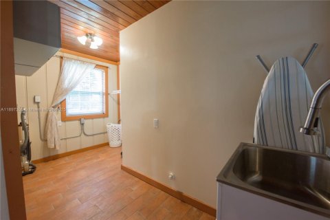 Снять в аренду виллу или дом в Хомстед, Флорида 3 спальни, 308.9м2, № 1949621 - фото 27