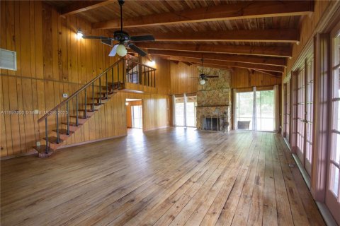 Снять в аренду виллу или дом в Хомстед, Флорида 3 спальни, 308.9м2, № 1949621 - фото 2