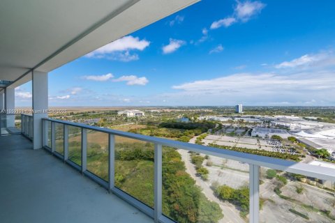 Condo in Sunrise, Florida, 3 bedrooms  № 2039493 - photo 24