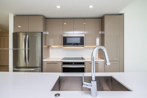 Condo in Sunrise, Florida, 3 bedrooms  № 2039493 - photo 7