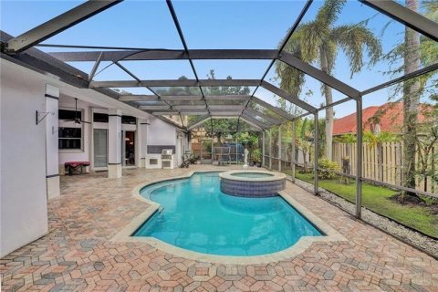 House in Plantation, Florida 5 bedrooms, 323.49 sq.m. № 2181962 - photo 26