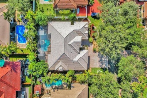 House in Plantation, Florida 5 bedrooms, 323.49 sq.m. № 2181962 - photo 6