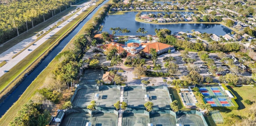 House in Lake Worth, Florida 3 bedrooms, 246.19 sq.m. № 1183272