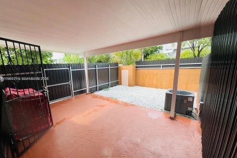 Condo in Hialeah, Florida, 1 bedroom  № 2029669 - photo 7