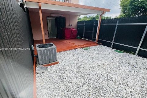 Condo in Hialeah, Florida, 1 bedroom  № 2029669 - photo 6