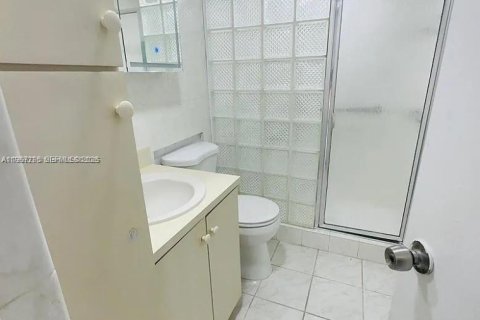 Condo in Hialeah, Florida, 1 bedroom  № 2029669 - photo 5