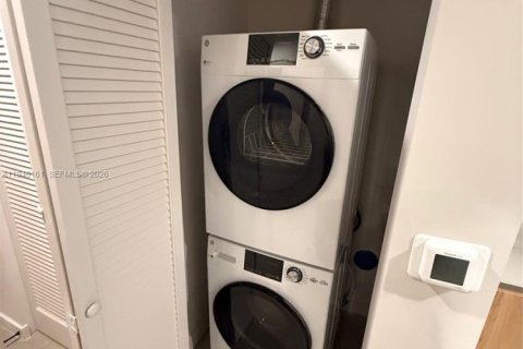 Condominio en venta en Miami, Florida, 32.52 m2 № 2002463 - foto 5