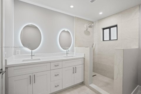 Casa en alquiler en Palmetto Bay, Florida, 4 dormitorios, 226.31 m2 № 1952046 - foto 15