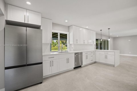 Casa en alquiler en Palmetto Bay, Florida, 4 dormitorios, 226.31 m2 № 1952046 - foto 8