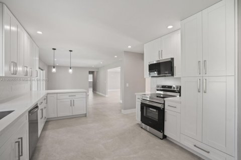Casa en alquiler en Palmetto Bay, Florida, 4 dormitorios, 226.31 m2 № 1952046 - foto 6
