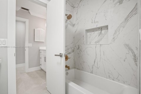 Casa en alquiler en Palmetto Bay, Florida, 4 dormitorios, 226.31 m2 № 1952046 - foto 19