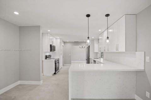 Casa en alquiler en Palmetto Bay, Florida, 4 dormitorios, 226.31 m2 № 1952046 - foto 9