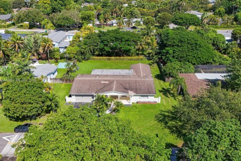 Casa en alquiler en Palmetto Bay, Florida, 4 dormitorios, 226.31 m2 № 1952046 - foto 2