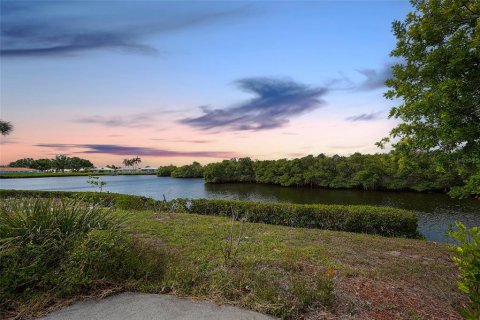 Casa en Bradenton, Florida 2 dormitorios, 120.03 m2 № 2122482