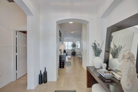 House in Weston, Florida 4 bedrooms, 230.03 sq.m. № 2066851 - photo 4