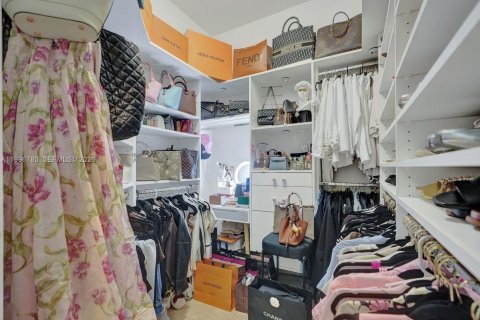 House in Weston, Florida 4 bedrooms, 230.03 sq.m. № 2066851 - photo 19