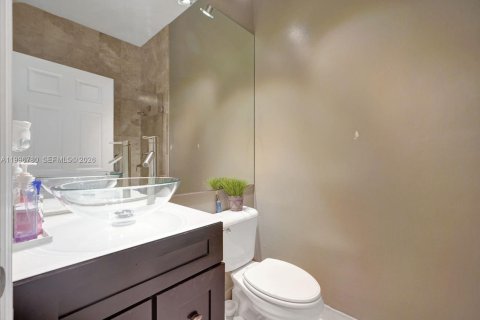 House in Weston, Florida 4 bedrooms, 230.03 sq.m. № 2066851 - photo 22