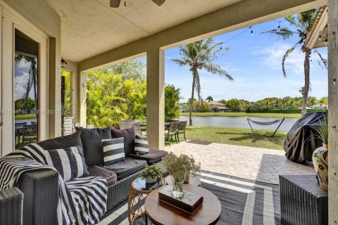 House in Weston, Florida 4 bedrooms, 230.03 sq.m. № 2066851 - photo 30