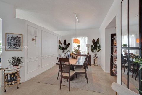 House in Weston, Florida 4 bedrooms, 230.03 sq.m. № 2066851 - photo 9