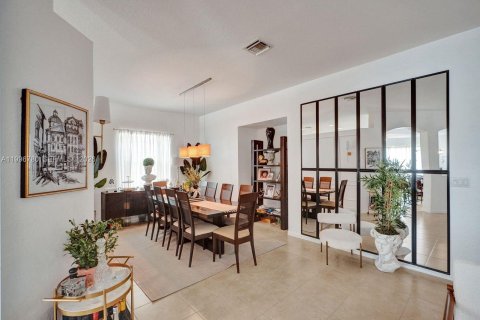 House in Weston, Florida 4 bedrooms, 230.03 sq.m. № 2066851 - photo 10