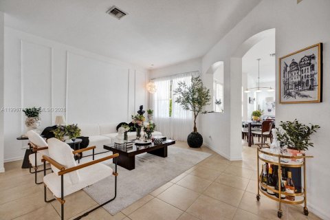 House in Weston, Florida 4 bedrooms, 230.03 sq.m. № 2066851 - photo 12