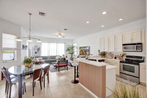 House in Weston, Florida 4 bedrooms, 230.03 sq.m. № 2066851 - photo 13