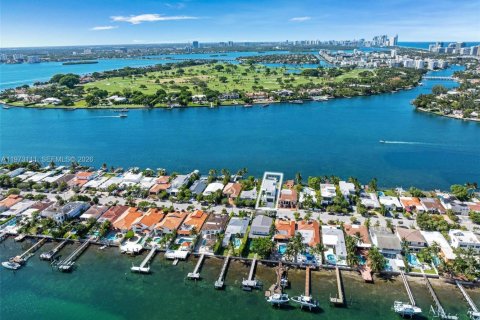 Casa en venta en Miami Beach, Florida, 5 dormitorios, 333.24 m2 № 2033462 - foto 25