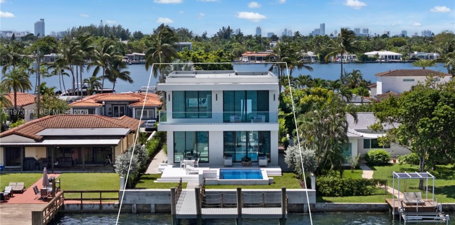 Casa en Miami Beach, Florida 5 dormitorios, 333.24 m2 № 2033462