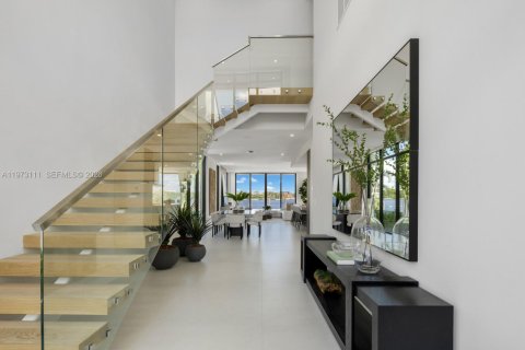 Casa en venta en Miami Beach, Florida, 5 dormitorios, 333.24 m2 № 2033462 - foto 22