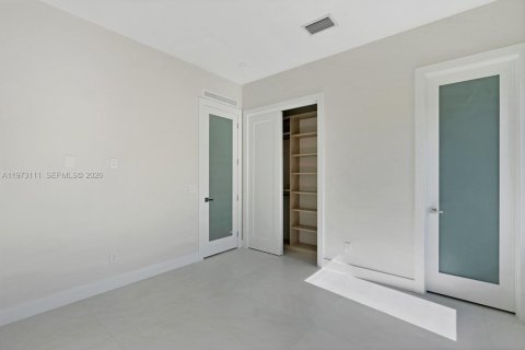 Casa en venta en Miami Beach, Florida, 5 dormitorios, 333.24 m2 № 2033462 - foto 20