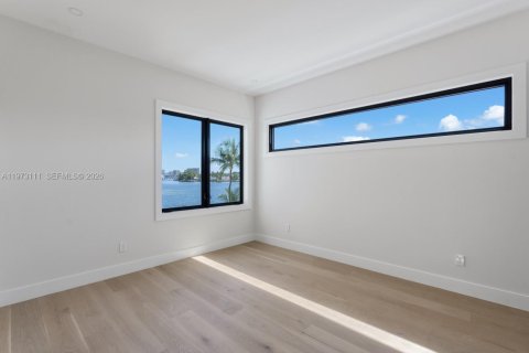 Casa en venta en Miami Beach, Florida, 5 dormitorios, 333.24 m2 № 2033462 - foto 16