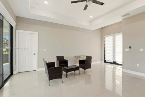 Villa ou maison à vendre à Lehigh Acres, Floride: 3 chambres, 147.53 m2 № 2076498 - photo 6