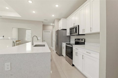 Villa ou maison à vendre à Lehigh Acres, Floride: 3 chambres, 147.53 m2 № 2076498 - photo 8