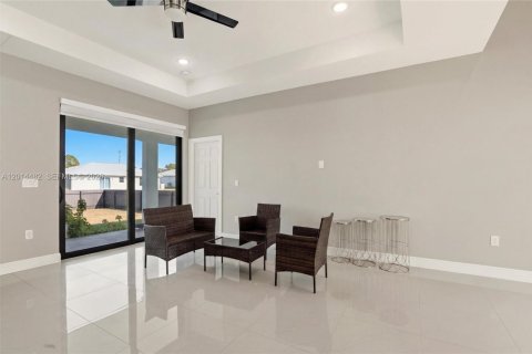 Villa ou maison à vendre à Lehigh Acres, Floride: 3 chambres, 147.53 m2 № 2076498 - photo 4