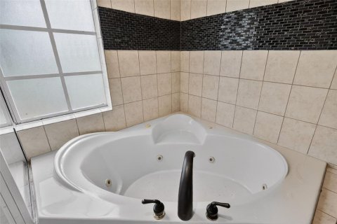 Casa en venta en Clermont, Florida, 3 dormitorios, 217.48 m2 № 2230168 - foto 25