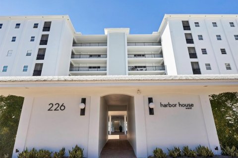 Condo in Sarasota, Florida, 2 bedrooms № 2352277